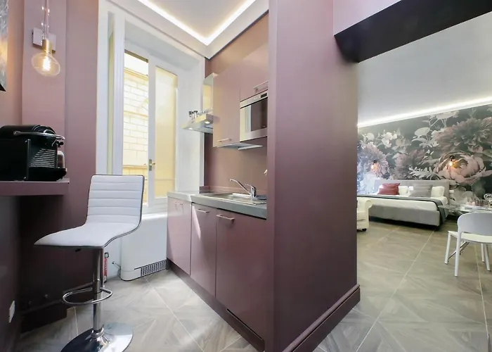 Ych-butterfly Flat Close Trevi Fountain רומא